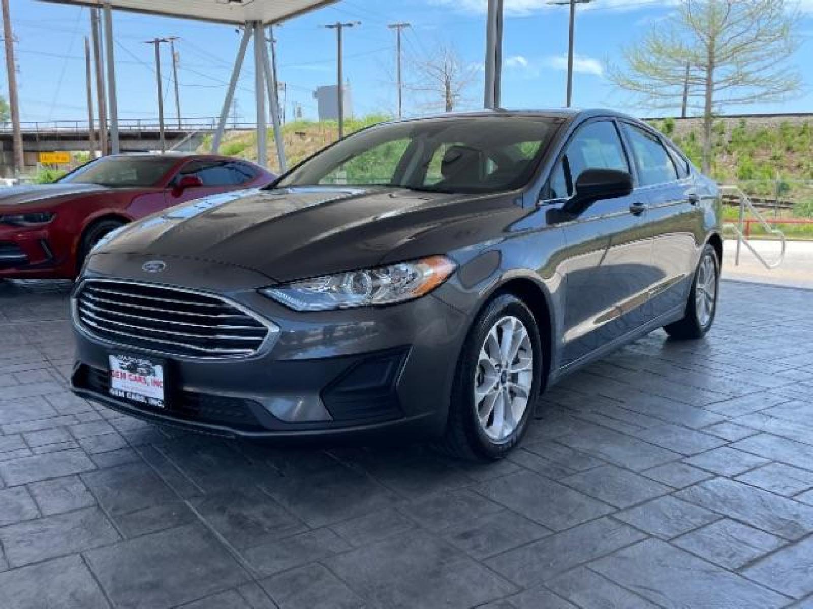 2019 Magnetic Metallic /Ebony, cloth Ford Fusion SE (3FA6P0HD5KR) with an 1.5L L4 DOHC 16V engine, 6-Speed Automatic transmission, located at 12182 Garland Rd, Dallas, TX, 75218, (214) 521-2040, 0.000000, 0.000000 - Photo #1