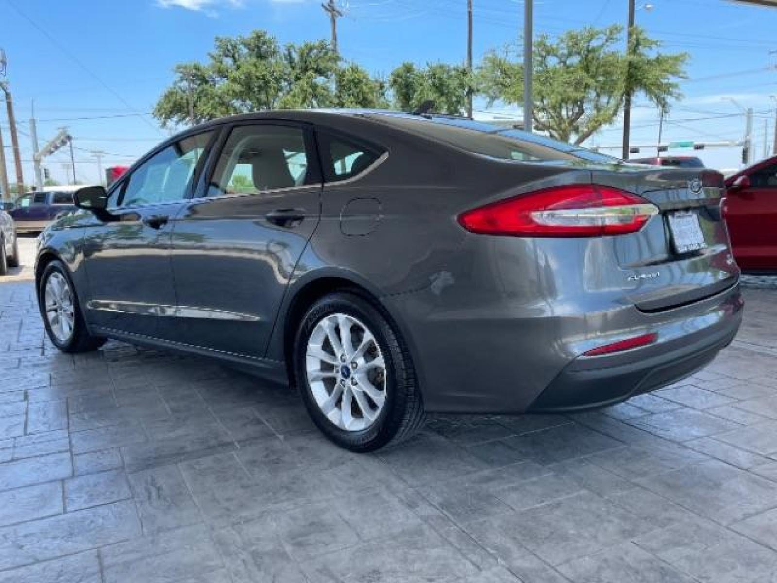 2019 Magnetic Metallic /Ebony, cloth Ford Fusion SE (3FA6P0HD5KR) with an 1.5L L4 DOHC 16V engine, 6-Speed Automatic transmission, located at 12182 Garland Rd, Dallas, TX, 75218, (214) 521-2040, 0.000000, 0.000000 - Photo #3
