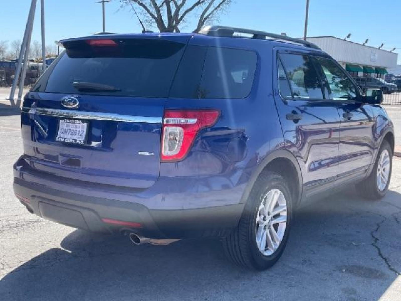 2015 Deep Impact Blue Metallic Ford Explorer Base 4WD (1FM5K8B82FG) with an 3.5L V6 DOHC 24V engine, 6-Speed Automatic transmission, located at 12182 Garland Rd, Dallas, TX, 75218, (214) 521-2040, 0.000000, 0.000000 - Photo #8