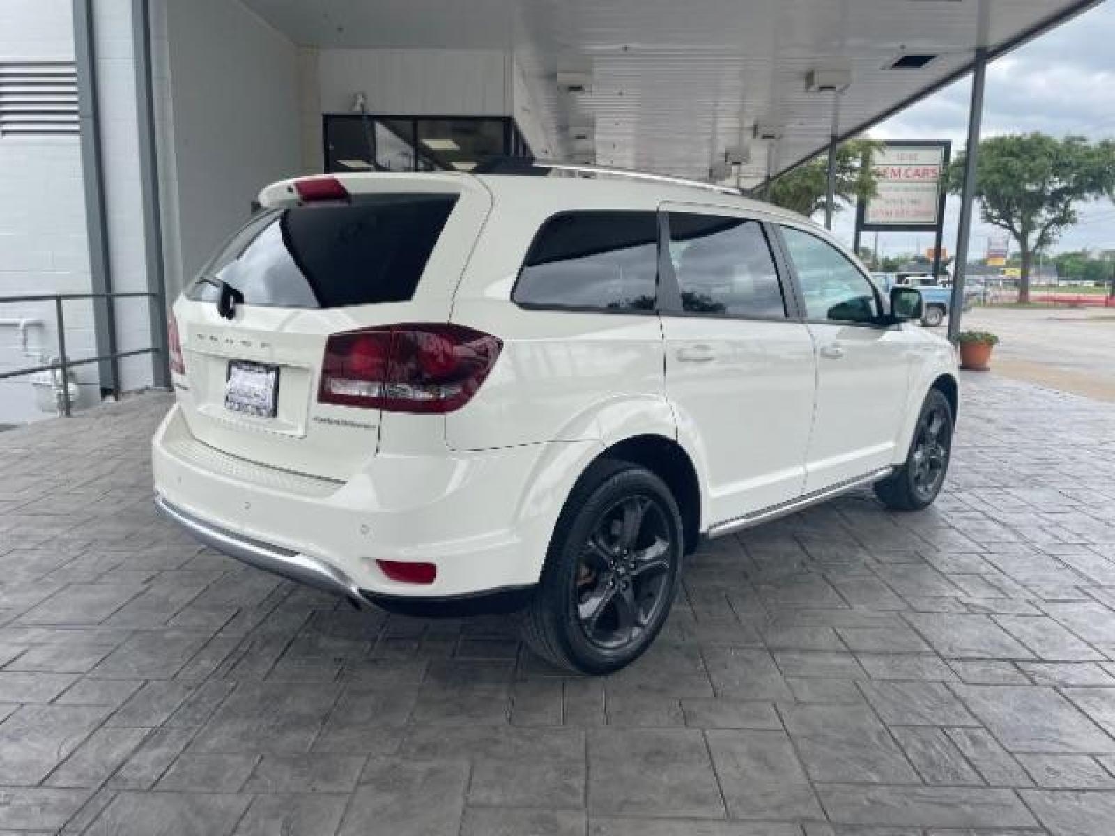 2019 Vice White Dodge Journey Crossroad FWD (3C4PDCGB1KT) with an 2.4L L4 DOHC 16V engine, 4-Speed Automatic transmission, located at 12182 Garland Rd, Dallas, TX, 75218, (214) 521-2040, 0.000000, 0.000000 - Photo #8