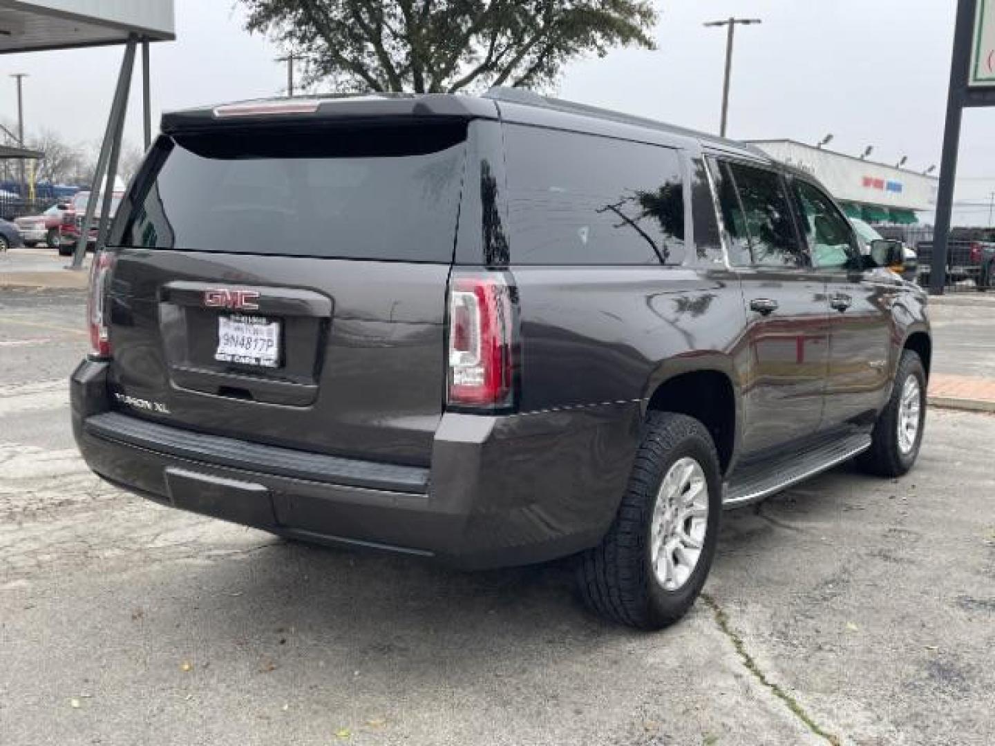 2015 Midnight Amethyst Met /Jet Black GMC Yukon XL SLT 1/2 Ton 4WD (1GKS2HKC2FR) with an 5.3L V8 OHV 16V engine, 6-Speed Automatic transmission, located at 12182 Garland Rd, Dallas, TX, 75218, (214) 521-2040, 0.000000, 0.000000 - Photo#9