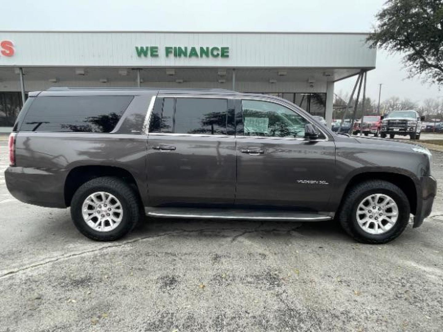 2015 Midnight Amethyst Met /Jet Black GMC Yukon XL SLT 1/2 Ton 4WD (1GKS2HKC2FR) with an 5.3L V8 OHV 16V engine, 6-Speed Automatic transmission, located at 12182 Garland Rd, Dallas, TX, 75218, (214) 521-2040, 0.000000, 0.000000 - Photo#8