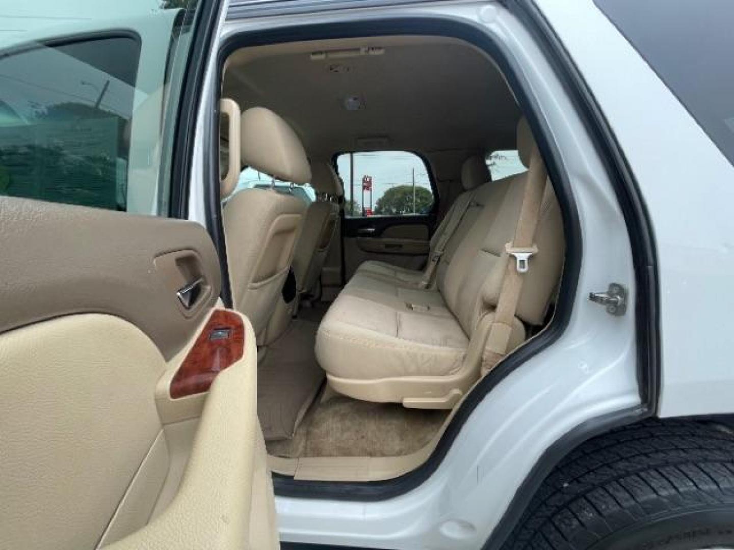 2013 Summit White GMC Yukon SLE 2WD (1GKS1AE07DR) with an 5.3L V8 OHV 16V FFV engine, 6-Speed Automatic transmission, located at 12182 Garland Rd, Dallas, TX, 75218, (214) 521-2040, 0.000000, 0.000000 - Photo#9