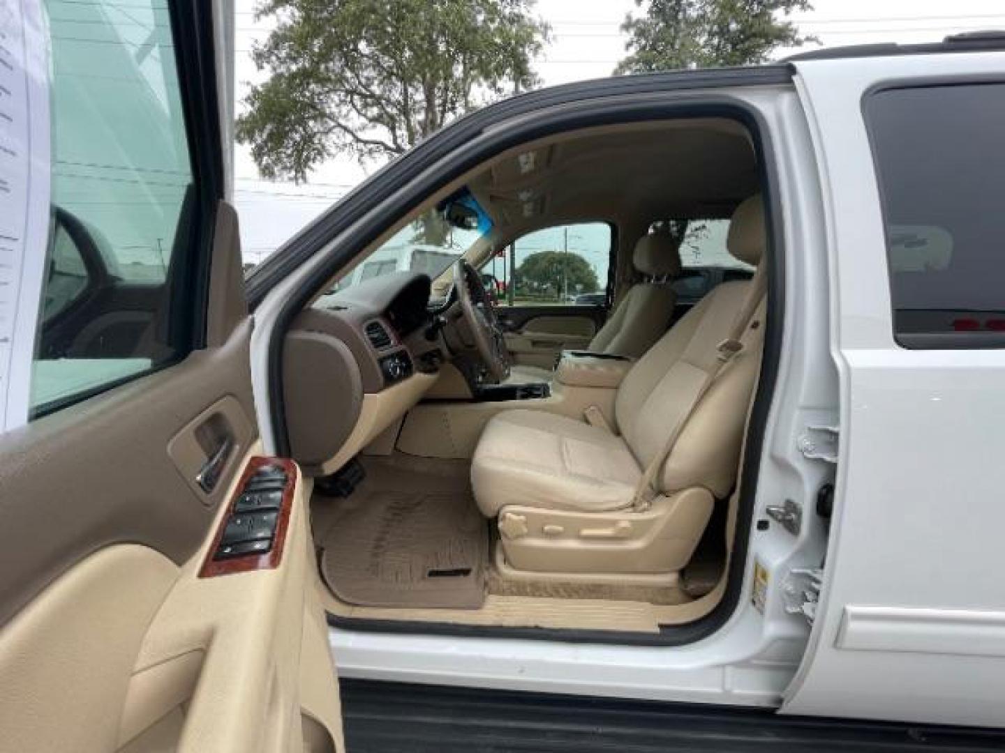 2013 Summit White GMC Yukon SLE 2WD (1GKS1AE07DR) with an 5.3L V8 OHV 16V FFV engine, 6-Speed Automatic transmission, located at 12182 Garland Rd, Dallas, TX, 75218, (214) 521-2040, 0.000000, 0.000000 - Photo#15