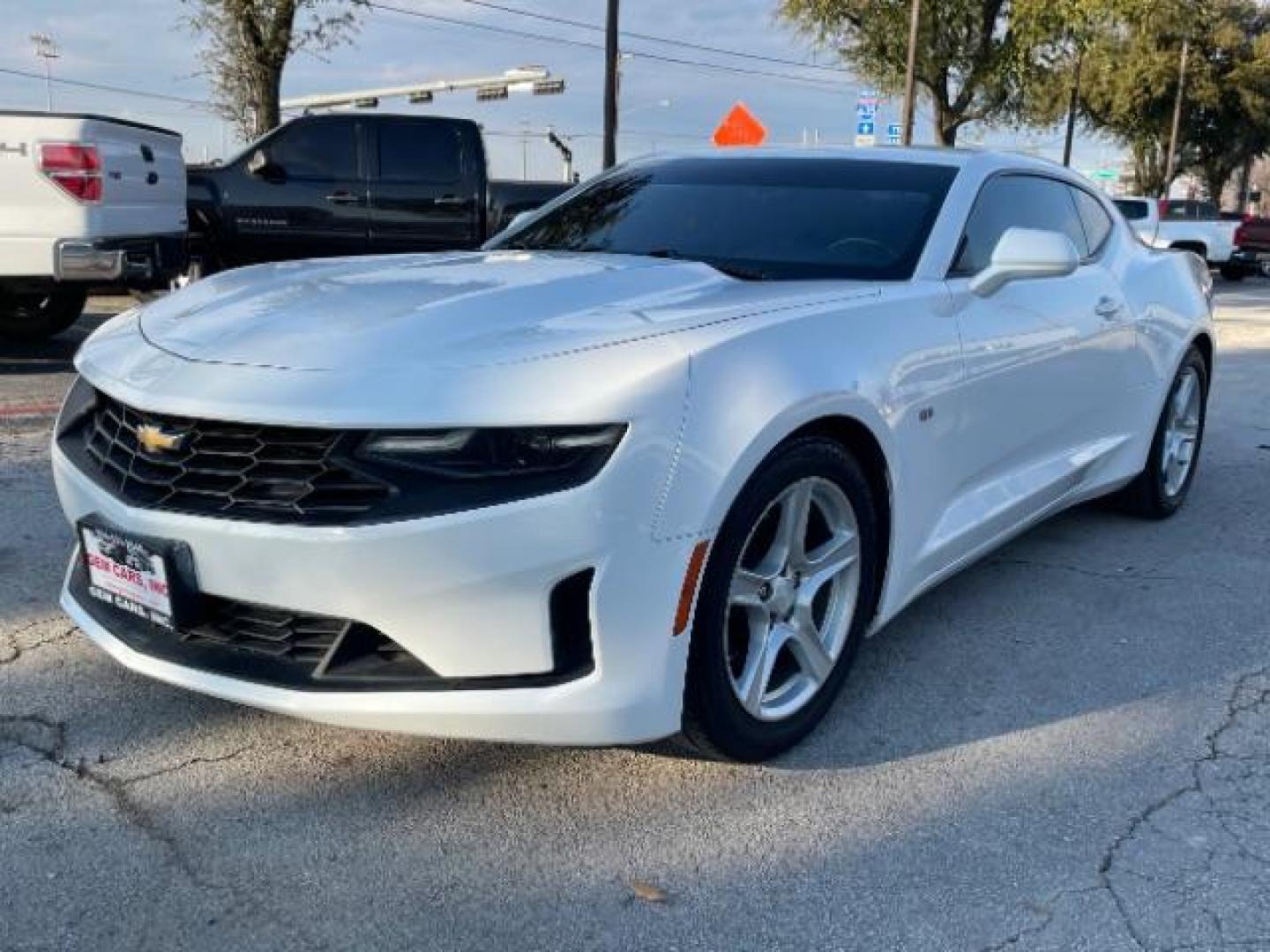 2019 Summit White Chevrolet Camaro 1LT Coupe (1G1FB1RX6K0) with an 2.0L L4 DOHC 16V TUR engine, 6-Speed Manual transmission, located at 12182 Garland Rd, Dallas, TX, 75218, (214) 521-2040, 0.000000, 0.000000 - Photo#2