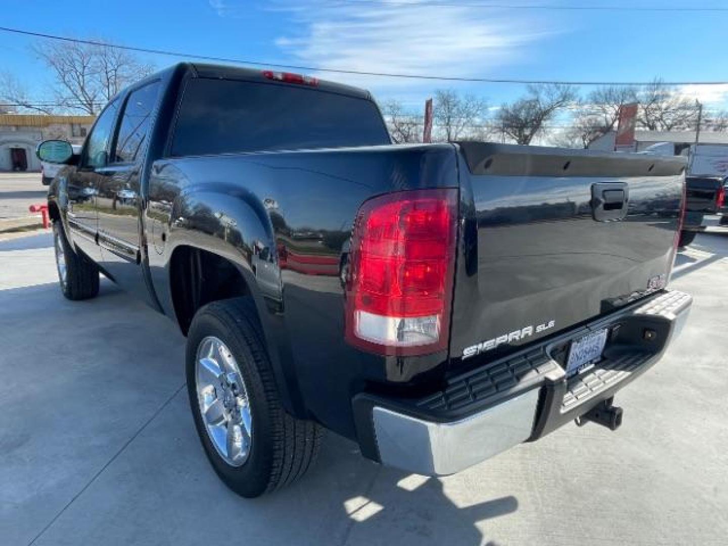 2013 Onyx Black GMC Sierra 1500 SLE Crew Cab 2WD (3GTP1VE07DG) with an 5.3L V8 OHV 16V FFV engine, 6-Speed Automatic transmission, located at 12182 Garland Rd, Dallas, TX, 75218, (214) 521-2040, 0.000000, 0.000000 - Photo#2