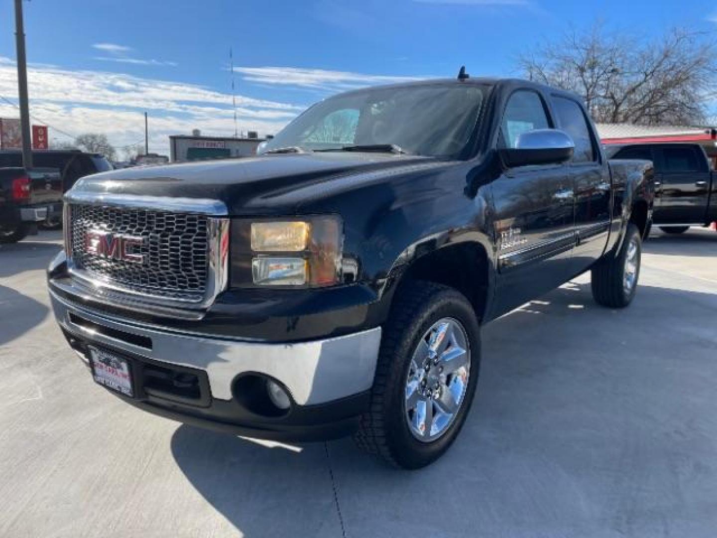 2013 Onyx Black GMC Sierra 1500 SLE Crew Cab 2WD (3GTP1VE07DG) with an 5.3L V8 OHV 16V FFV engine, 6-Speed Automatic transmission, located at 12182 Garland Rd, Dallas, TX, 75218, (214) 521-2040, 0.000000, 0.000000 - Photo#4