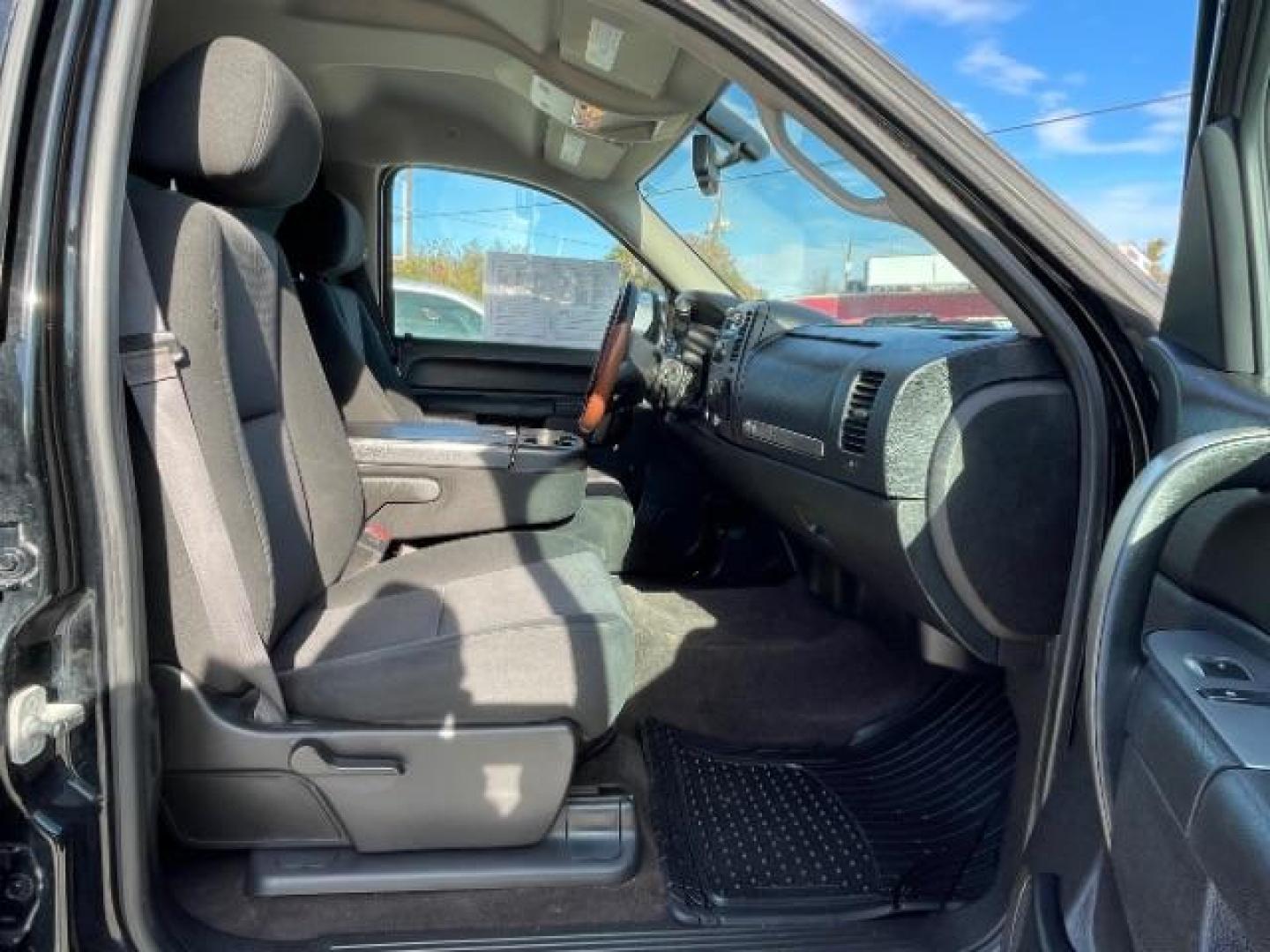 2013 Onyx Black GMC Sierra 1500 SLE Crew Cab 2WD (3GTP1VE07DG) with an 5.3L V8 OHV 16V FFV engine, 6-Speed Automatic transmission, located at 12182 Garland Rd, Dallas, TX, 75218, (214) 521-2040, 0.000000, 0.000000 - Photo#6