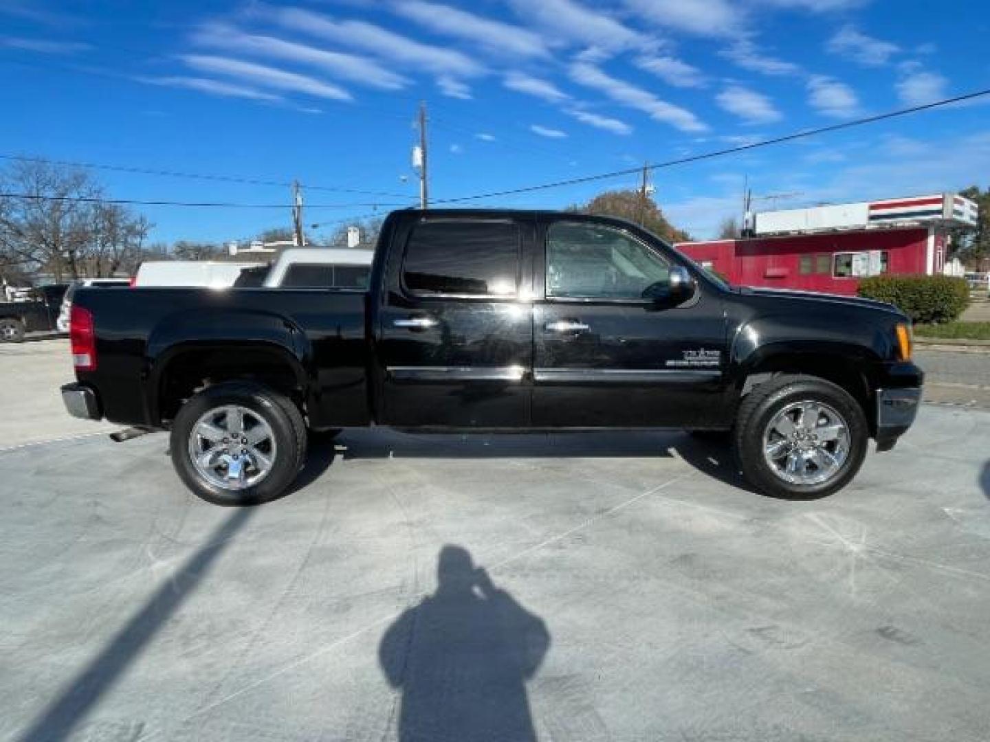 2013 Onyx Black GMC Sierra 1500 SLE Crew Cab 2WD (3GTP1VE07DG) with an 5.3L V8 OHV 16V FFV engine, 6-Speed Automatic transmission, located at 12182 Garland Rd, Dallas, TX, 75218, (214) 521-2040, 0.000000, 0.000000 - Photo#7