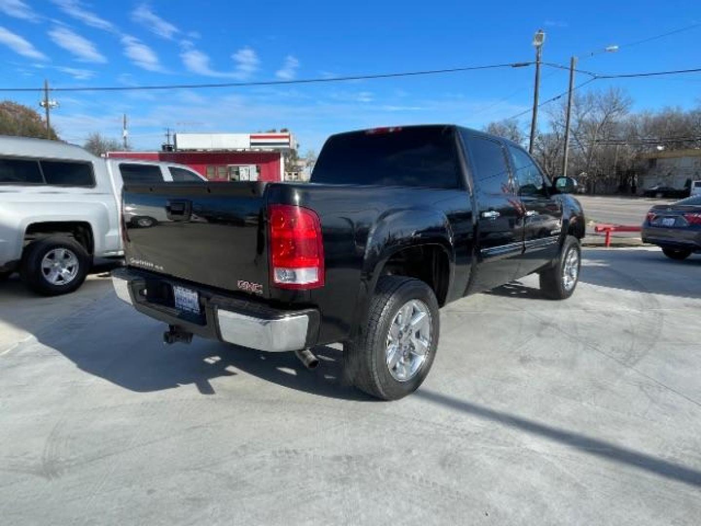 2013 Onyx Black GMC Sierra 1500 SLE Crew Cab 2WD (3GTP1VE07DG) with an 5.3L V8 OHV 16V FFV engine, 6-Speed Automatic transmission, located at 12182 Garland Rd, Dallas, TX, 75218, (214) 521-2040, 0.000000, 0.000000 - Photo#8