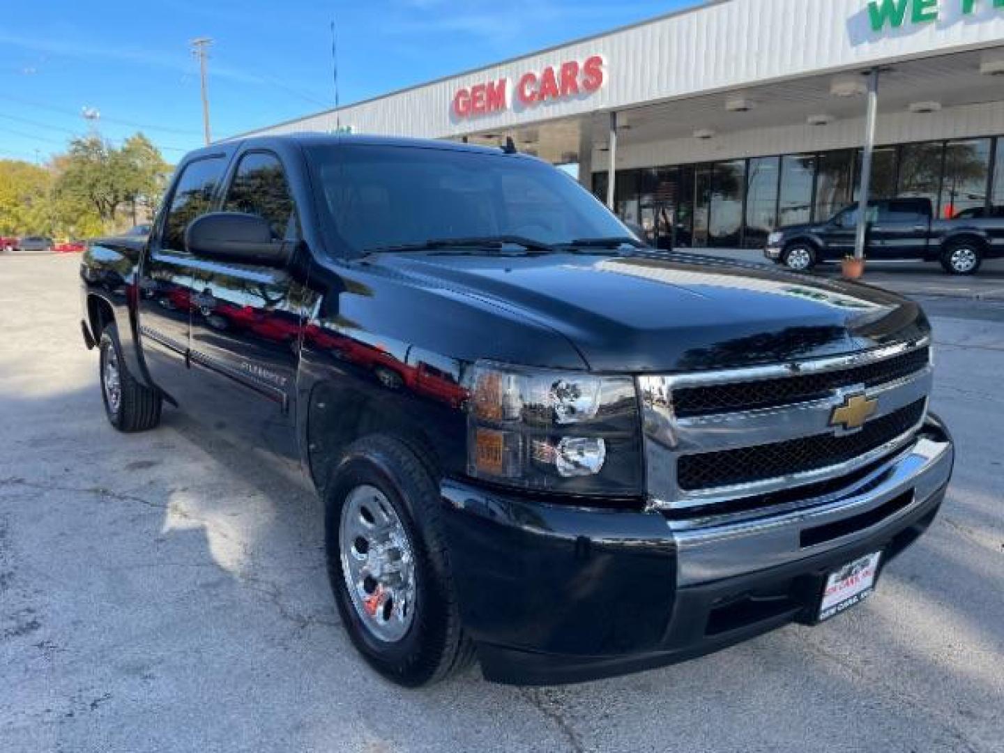 2010 Black Chevrolet Silverado 1500 LS Crew Cab 2WD (3GCRCREA1AG) with an 4.8L V8 OHV 16V engine, 4-Speed Automatic transmission, located at 12182 Garland Rd, Dallas, TX, 75218, (214) 521-2040, 0.000000, 0.000000 - Photo#0