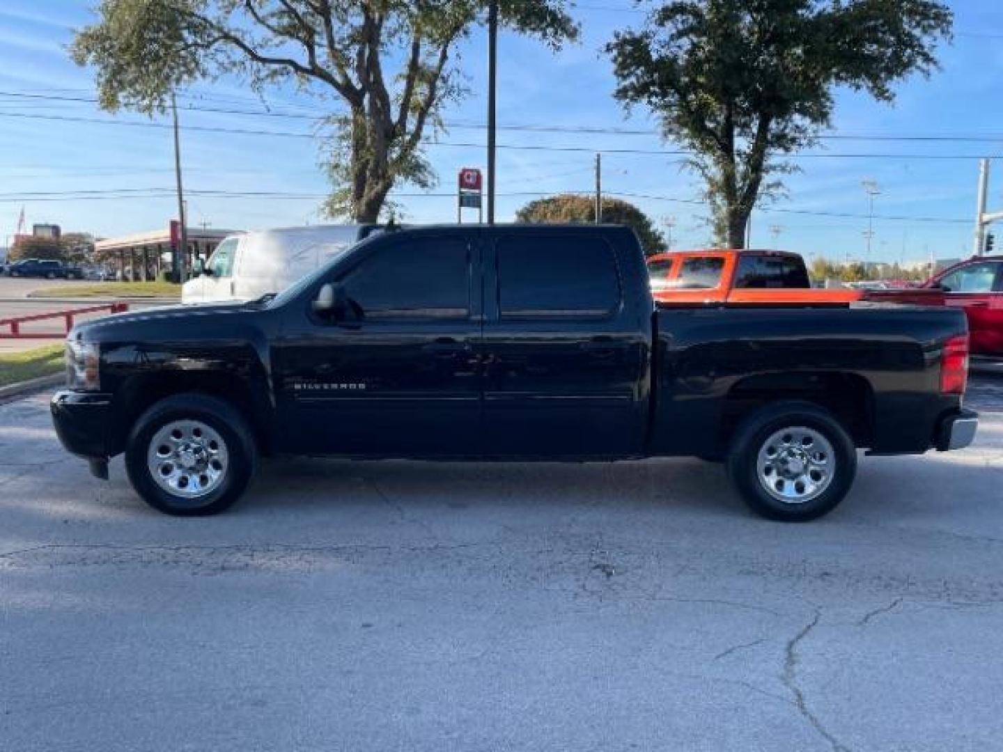 2010 Black Chevrolet Silverado 1500 LS Crew Cab 2WD (3GCRCREA1AG) with an 4.8L V8 OHV 16V engine, 4-Speed Automatic transmission, located at 12182 Garland Rd, Dallas, TX, 75218, (214) 521-2040, 0.000000, 0.000000 - Photo#6