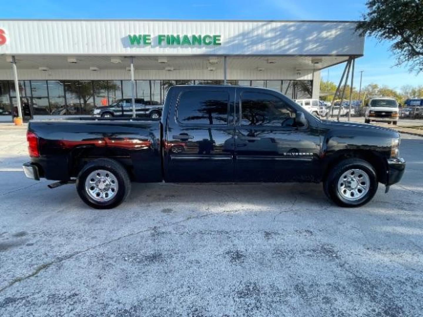 2010 Black Chevrolet Silverado 1500 LS Crew Cab 2WD (3GCRCREA1AG) with an 4.8L V8 OHV 16V engine, 4-Speed Automatic transmission, located at 12182 Garland Rd, Dallas, TX, 75218, (214) 521-2040, 0.000000, 0.000000 - Photo#8