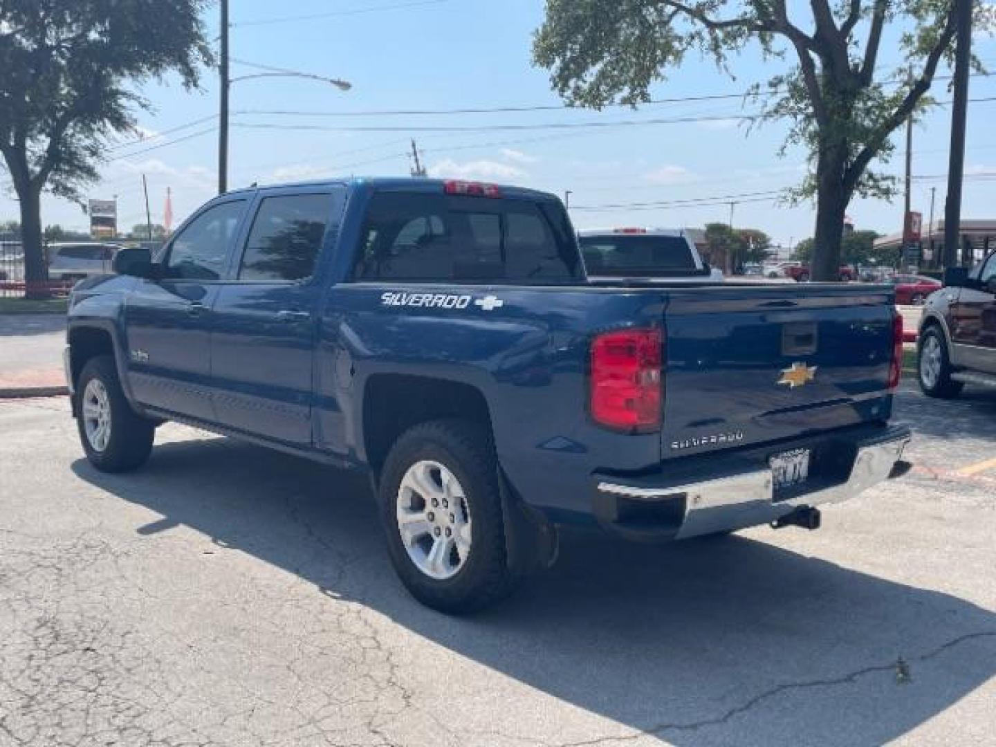 2016 Deep Ocean Blue Meta Chevrolet Silverado 1500 LT Crew Cab 2WD (3GCPCREC8GG) with an 5.3L V8 OHV 16V engine, 6-Speed Automatic transmission, located at 12182 Garland Rd, Dallas, TX, 75218, (214) 521-2040, 0.000000, 0.000000 - Photo#4