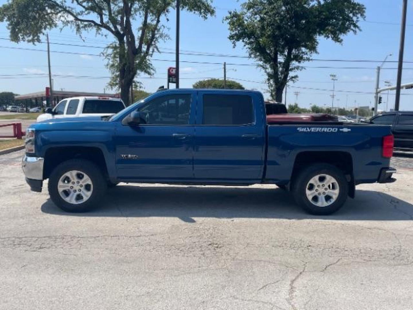 2016 Deep Ocean Blue Meta Chevrolet Silverado 1500 LT Crew Cab 2WD (3GCPCREC8GG) with an 5.3L V8 OHV 16V engine, 6-Speed Automatic transmission, located at 12182 Garland Rd, Dallas, TX, 75218, (214) 521-2040, 0.000000, 0.000000 - Photo#5