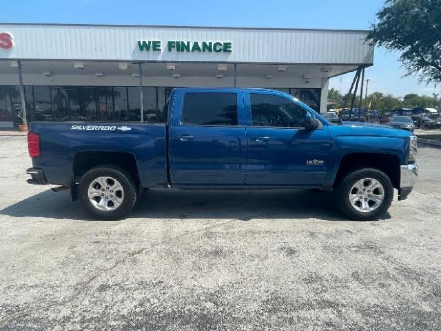 2016 Deep Ocean Blue Meta Chevrolet Silverado 1500 LT Crew Cab 2WD (3GCPCREC8GG) with an 5.3L V8 OHV 16V engine, 6-Speed Automatic transmission, located at 12182 Garland Rd, Dallas, TX, 75218, (214) 521-2040, 0.000000, 0.000000 - Photo#6