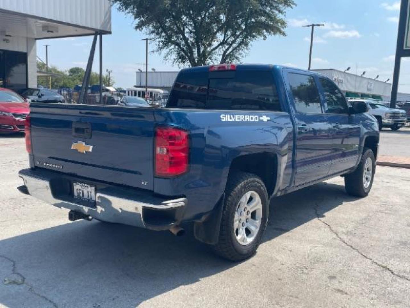 2016 Deep Ocean Blue Meta Chevrolet Silverado 1500 LT Crew Cab 2WD (3GCPCREC8GG) with an 5.3L V8 OHV 16V engine, 6-Speed Automatic transmission, located at 12182 Garland Rd, Dallas, TX, 75218, (214) 521-2040, 0.000000, 0.000000 - Photo#7