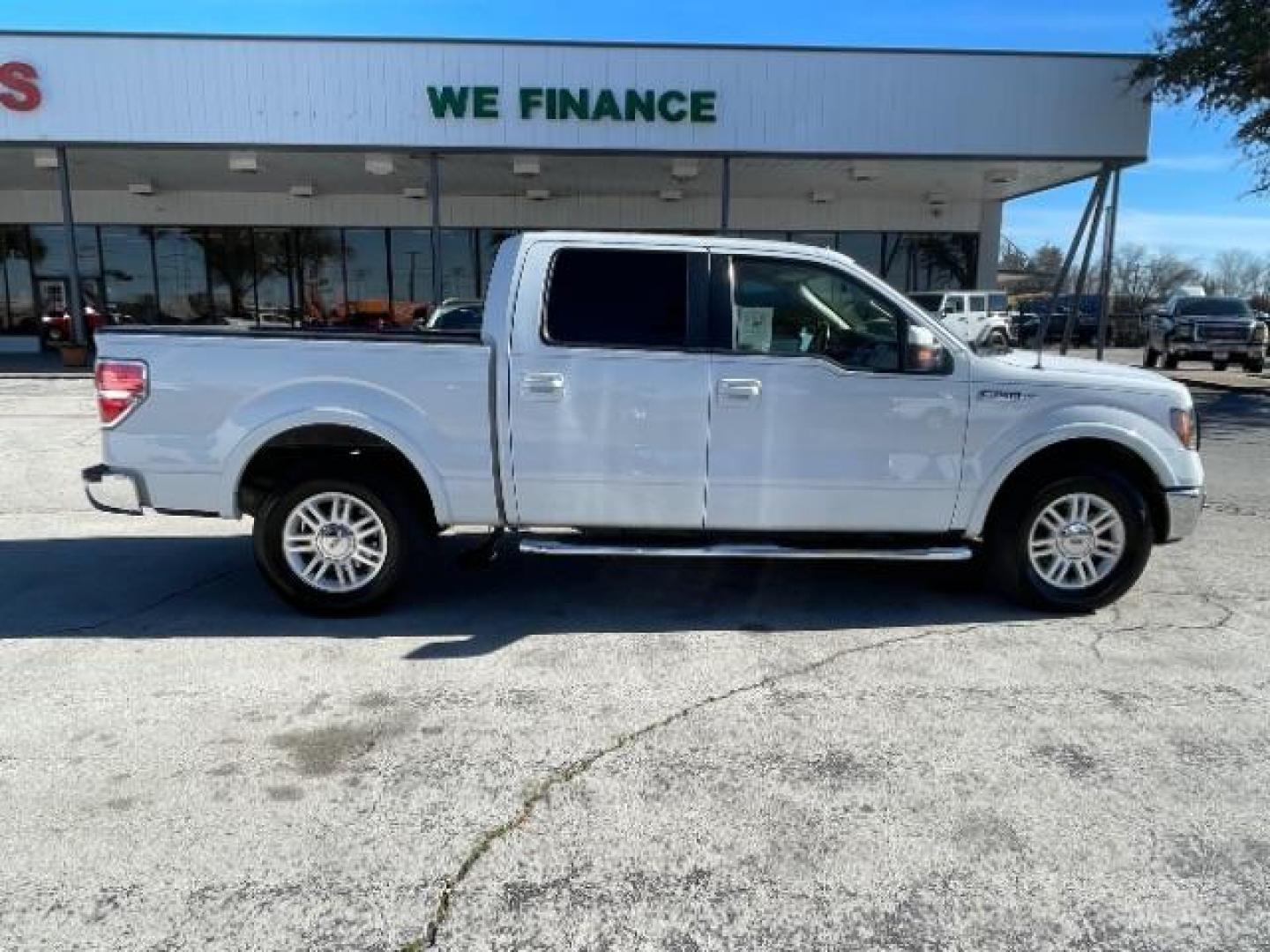 2012 Oxford White Ford F-150 Lariat SuperCrew 5.5 (1FTFW1CF4CF) with an 5.0L V8 engine, 6-Speed Automatic transmission, located at 12182 Garland Rd, Dallas, TX, 75218, (214) 521-2040, 0.000000, 0.000000 - Photo#5