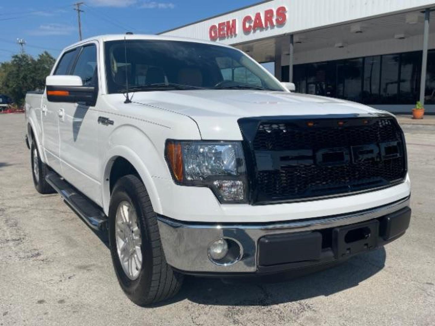 2012 Oxford White Ford F-150 Lariat SuperCrew 5.5 (1FTFW1CF4CF) with an 5.0L V8 engine, 6-Speed Automatic transmission, located at 12182 Garland Rd, Dallas, TX, 75218, (214) 521-2040, 0.000000, 0.000000 - Photo#0