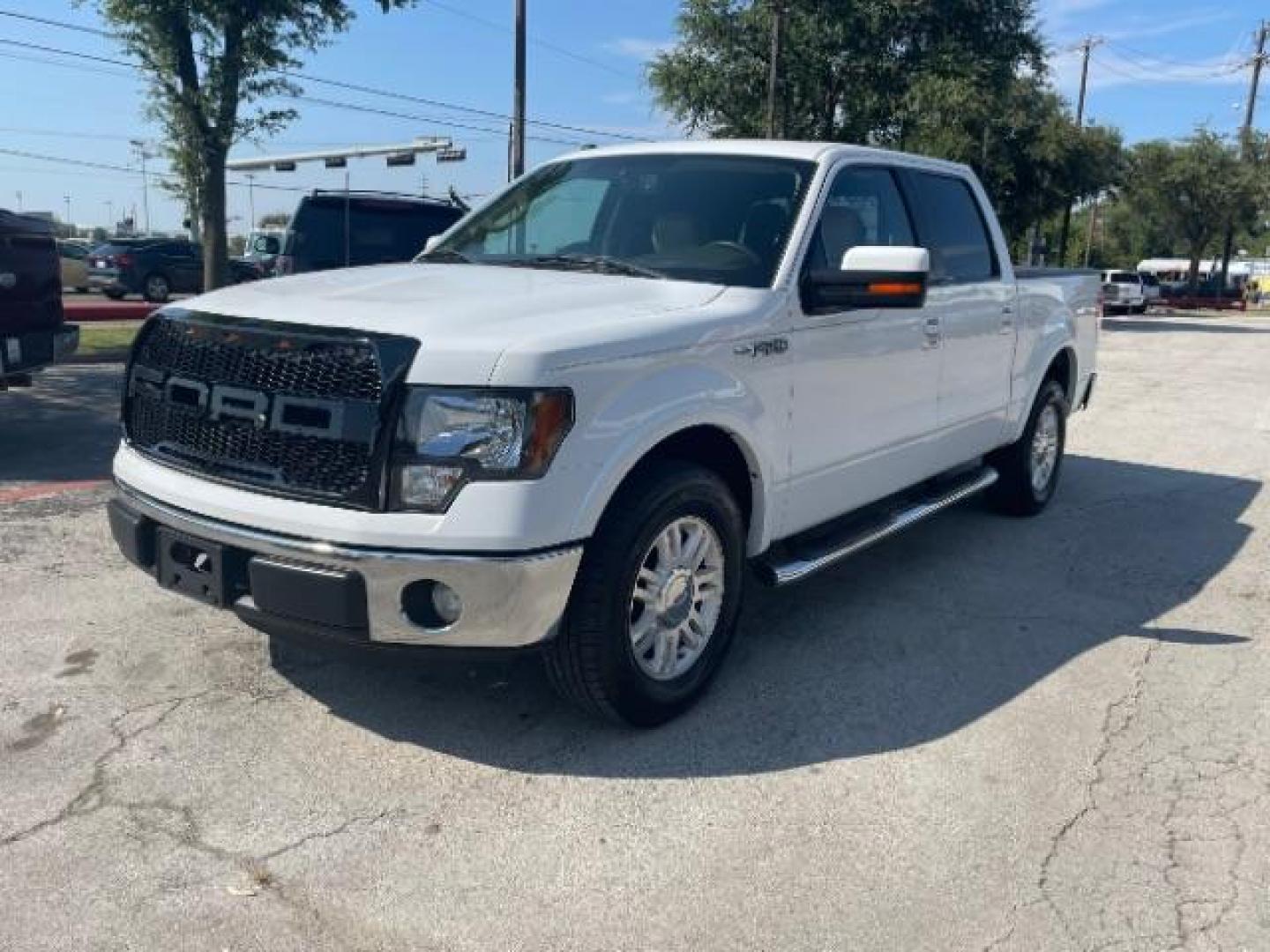 2012 Oxford White Ford F-150 Lariat SuperCrew 5.5 (1FTFW1CF4CF) with an 5.0L V8 engine, 6-Speed Automatic transmission, located at 12182 Garland Rd, Dallas, TX, 75218, (214) 521-2040, 0.000000, 0.000000 - Photo#4