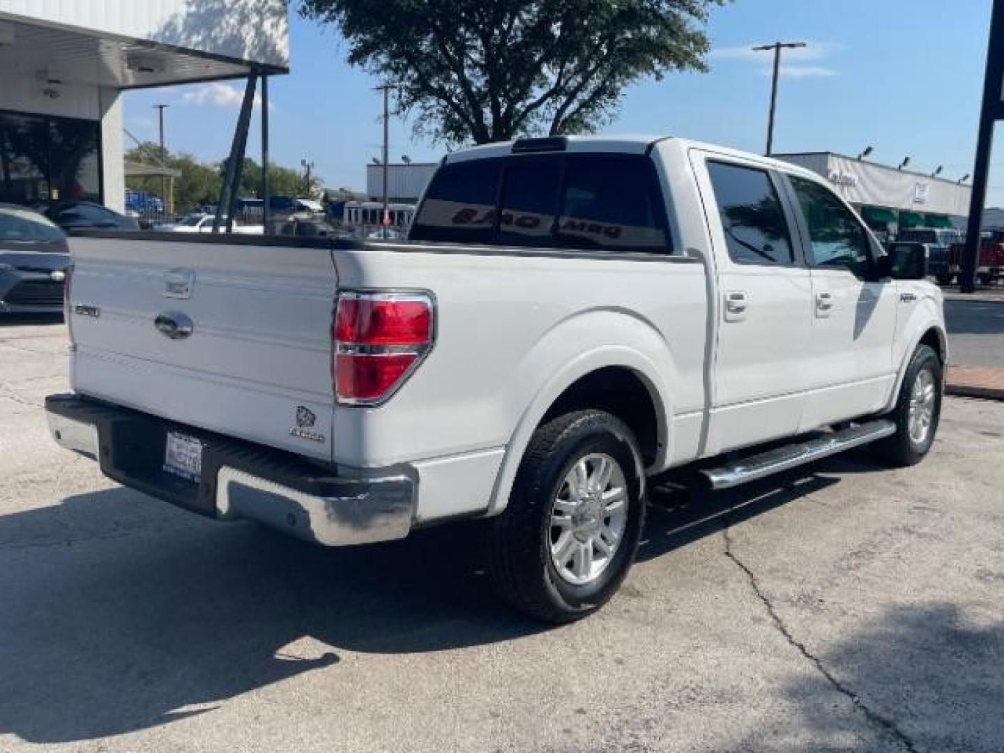 2012 Oxford White Ford F-150 Lariat SuperCrew 5.5 (1FTFW1CF4CF) with an 5.0L V8 engine, 6-Speed Automatic transmission, located at 12182 Garland Rd, Dallas, TX, 75218, (214) 521-2040, 0.000000, 0.000000 - Photo#6