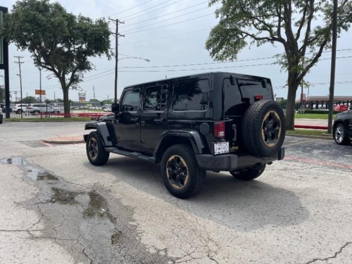 2014 Black Clearcoat Jeep Wrangler Unlimited Sahara 4WD (1C4BJWEG9EL) with an 3.6L V6 DOHC 24V FFV engine, located at 12182 Garland Rd, Dallas, TX, 75218, (214) 521-2040, 0.000000, 0.000000 - Photo#5