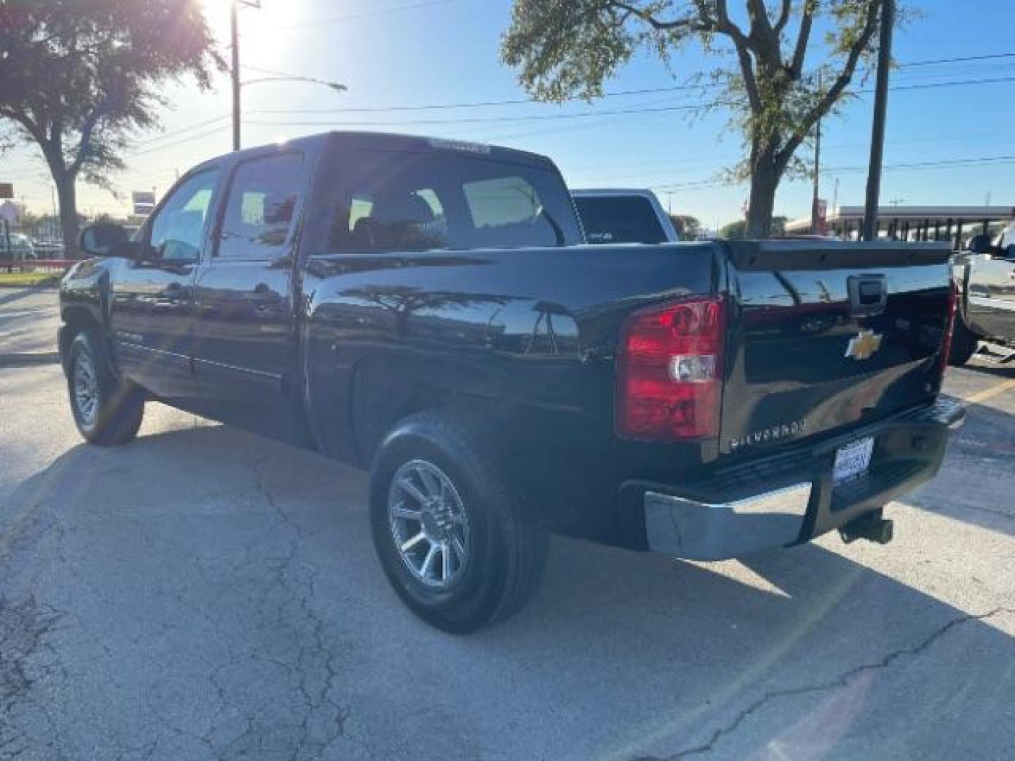 2013 Black Chevrolet Silverado 1500 LT Crew Cab 2WD (3GCPCSE0XDG) with an 5.3L V8 OHV 16V FFV engine, 6-Speed Automatic transmission, located at 12182 Garland Rd, Dallas, TX, 75218, (214) 521-2040, 0.000000, 0.000000 - Photo#2