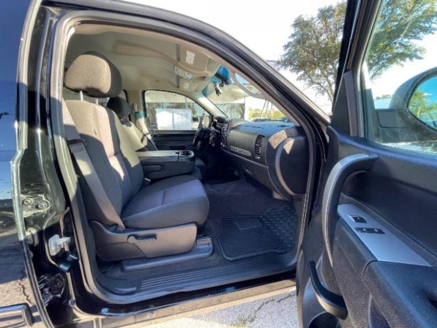 2013 Black Chevrolet Silverado 1500 LT Crew Cab 2WD (3GCPCSE0XDG) with an 5.3L V8 OHV 16V FFV engine, 6-Speed Automatic transmission, located at 12182 Garland Rd, Dallas, TX, 75218, (214) 521-2040, 0.000000, 0.000000 - Photo#6