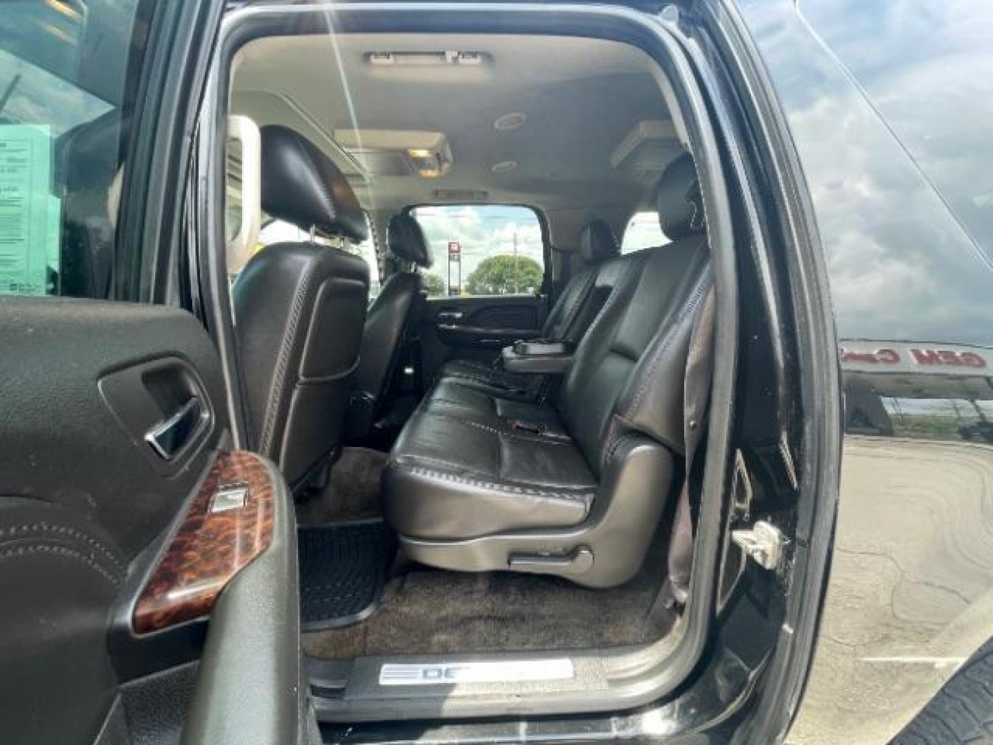 2013 Onyx Black GMC Yukon Denali XL 4WD (1GKS2MEF3DR) with an 6.2L V8 OHV 16V engine, 6-Speed Automatic transmission, located at 12182 Garland Rd, Dallas, TX, 75218, (214) 521-2040, 0.000000, 0.000000 - Photo#9