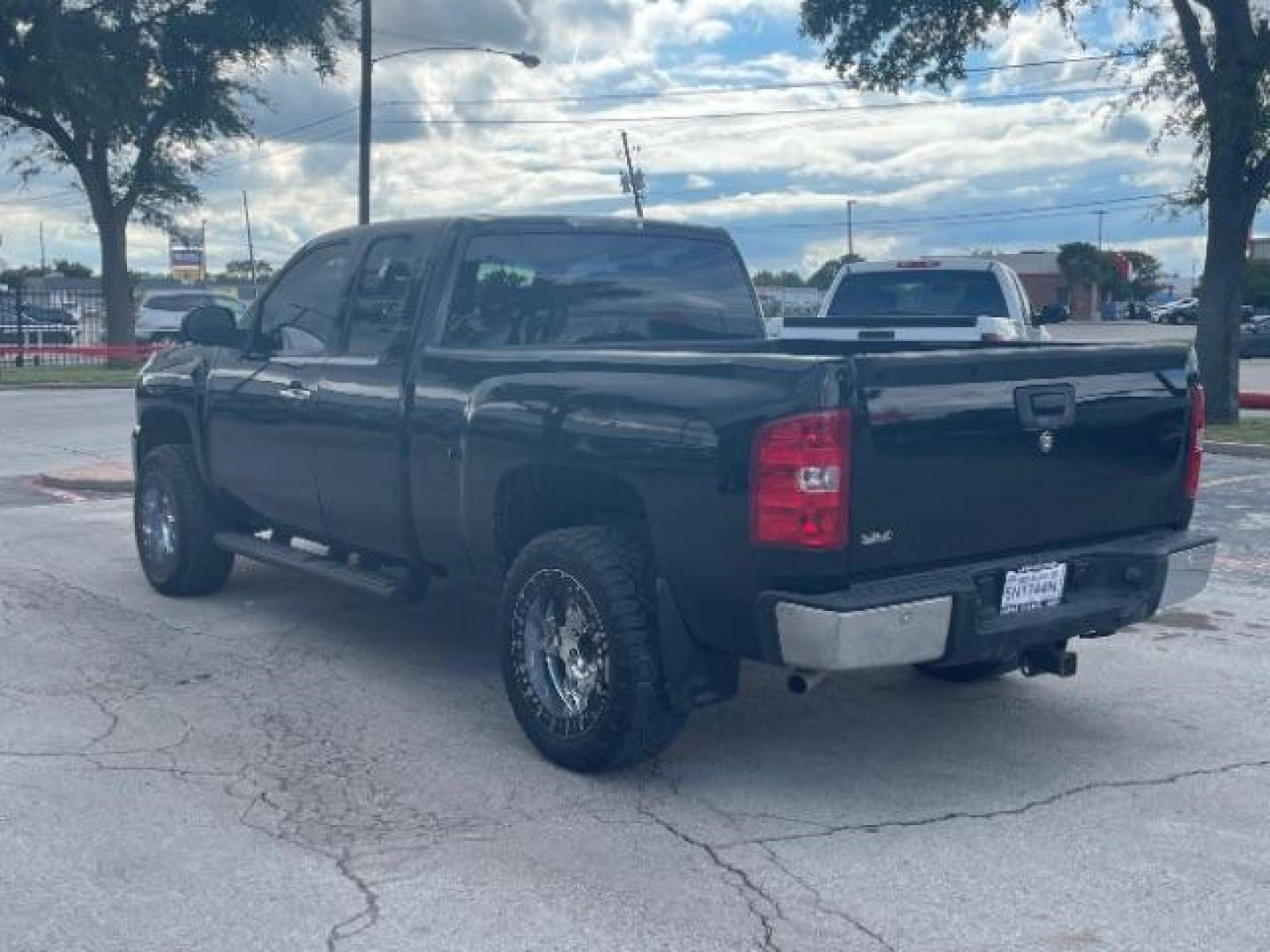 2007 Black Chevrolet Silverado 1500 LTZ Ext. Cab 4WD (1GCEK190X7Z) with an 5.3L V8 OHV 16V FFV engine, 4-Speed Automatic transmission, located at 12182 Garland Rd, Dallas, TX, 75218, (214) 521-2040, 0.000000, 0.000000 - Photo#3