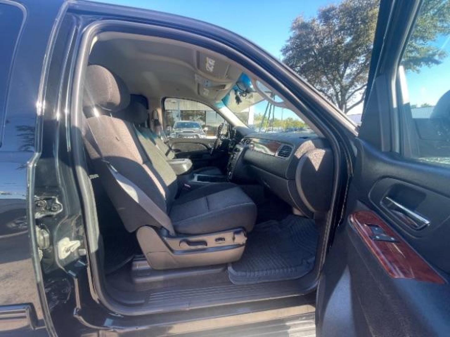 2011 Carbon Black Metalli GMC Yukon SLE1 2WD (1GKS1AE01BR) with an 5.3L V8 OHV 16V FFV engine, 6-Speed Automatic transmission, located at 12182 Garland Rd, Dallas, TX, 75218, (214) 521-2040, 0.000000, 0.000000 - Photo#9