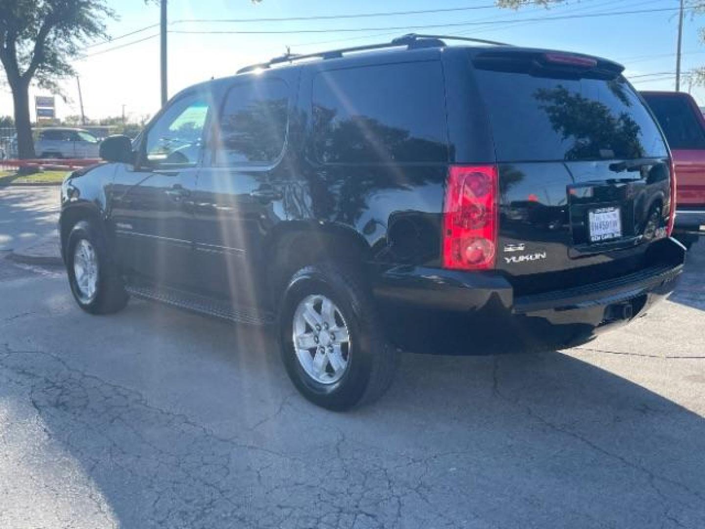 2011 Carbon Black Metalli GMC Yukon SLE1 2WD (1GKS1AE01BR) with an 5.3L V8 OHV 16V FFV engine, 6-Speed Automatic transmission, located at 12182 Garland Rd, Dallas, TX, 75218, (214) 521-2040, 0.000000, 0.000000 - Photo#4