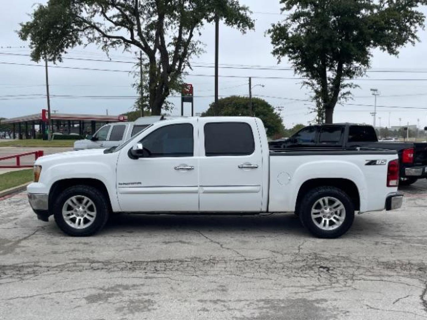 2012 Summit White GMC Sierra 1500 SLE Crew Cab 2WD (3GTP1VE06CG) with an 5.3L V8 OHV 16V FFV engine, 6-Speed Automatic transmission, located at 12182 Garland Rd, Dallas, TX, 75218, (214) 521-2040, 0.000000, 0.000000 - Photo#3