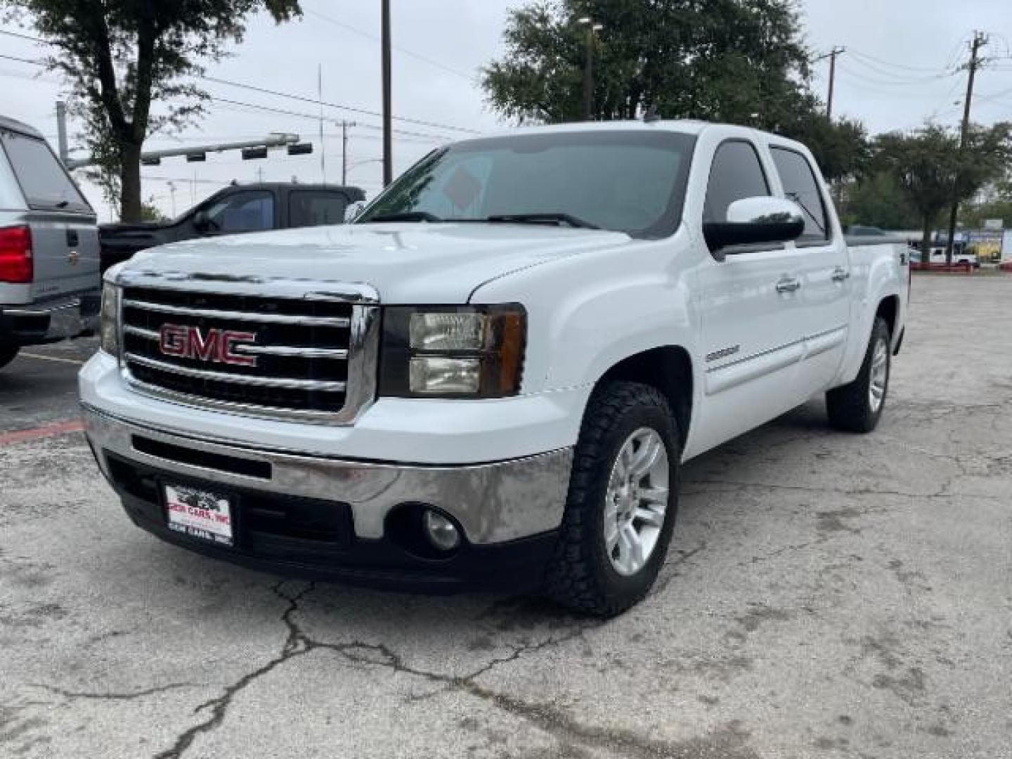 2012 Summit White GMC Sierra 1500 SLE Crew Cab 2WD (3GTP1VE06CG) with an 5.3L V8 OHV 16V FFV engine, 6-Speed Automatic transmission, located at 12182 Garland Rd, Dallas, TX, 75218, (214) 521-2040, 0.000000, 0.000000 - Photo#4