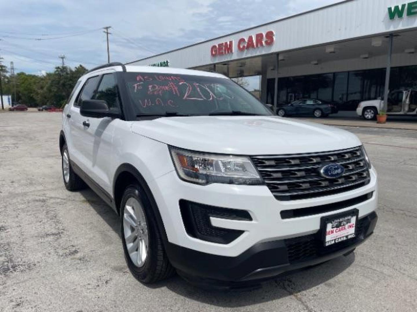 2017 Oxford White Ford Explorer Base FWD (1FM5K7B80HG) with an 3.5L V6 DOHC 24V engine, 6-Speed Automatic transmission, located at 12182 Garland Rd, Dallas, TX, 75218, (214) 521-2040, 0.000000, 0.000000 - Photo#0