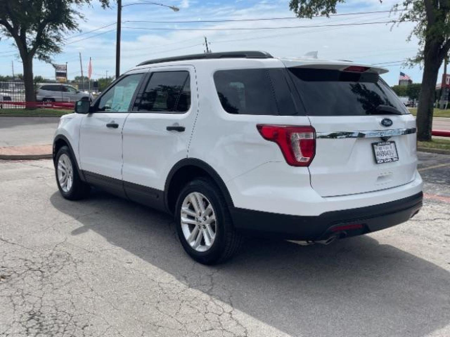 2017 Oxford White Ford Explorer Base FWD (1FM5K7B80HG) with an 3.5L V6 DOHC 24V engine, 6-Speed Automatic transmission, located at 12182 Garland Rd, Dallas, TX, 75218, (214) 521-2040, 0.000000, 0.000000 - Photo#1