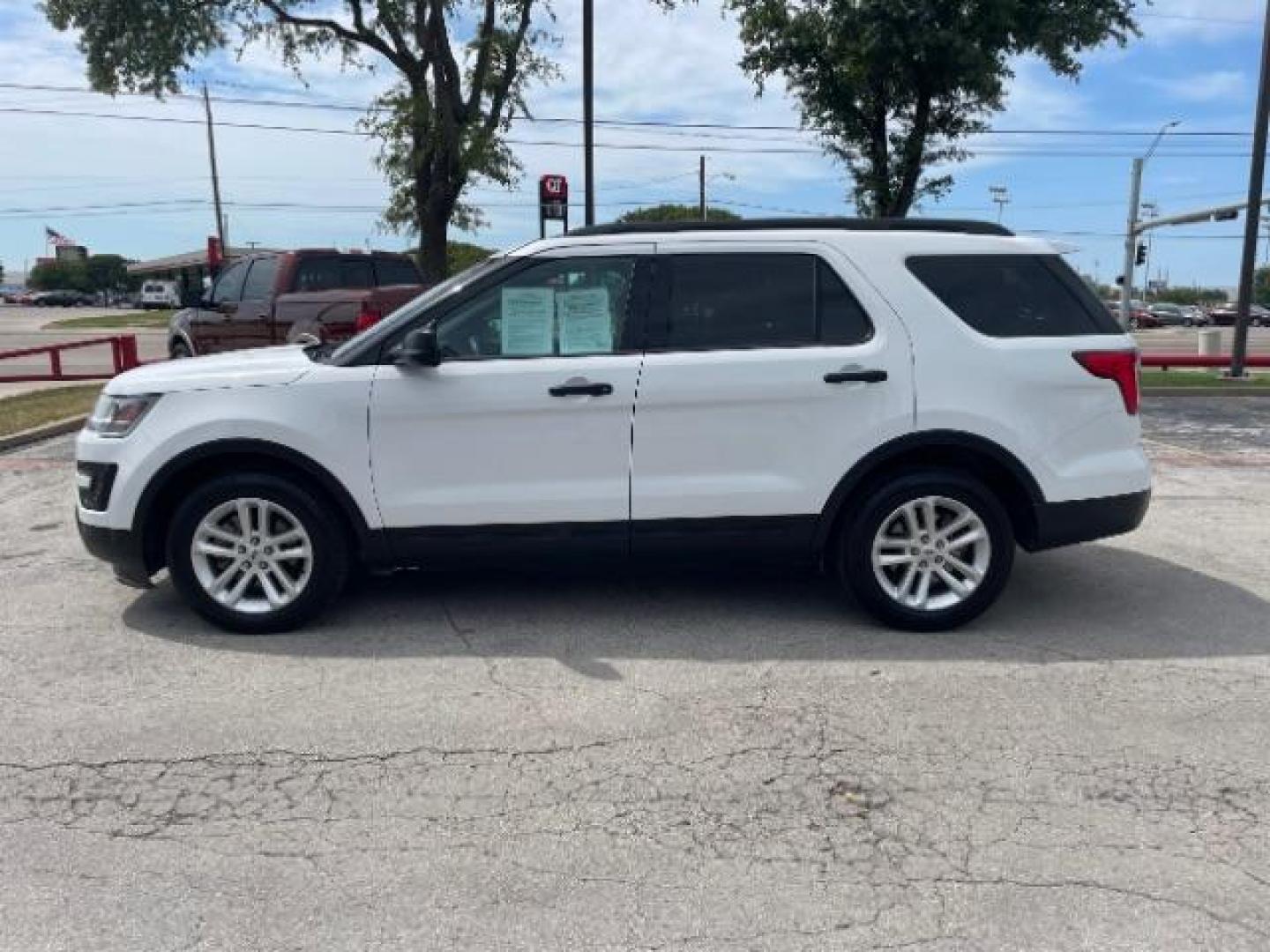 2017 Oxford White Ford Explorer Base FWD (1FM5K7B80HG) with an 3.5L V6 DOHC 24V engine, 6-Speed Automatic transmission, located at 12182 Garland Rd, Dallas, TX, 75218, (214) 521-2040, 0.000000, 0.000000 - Photo#2