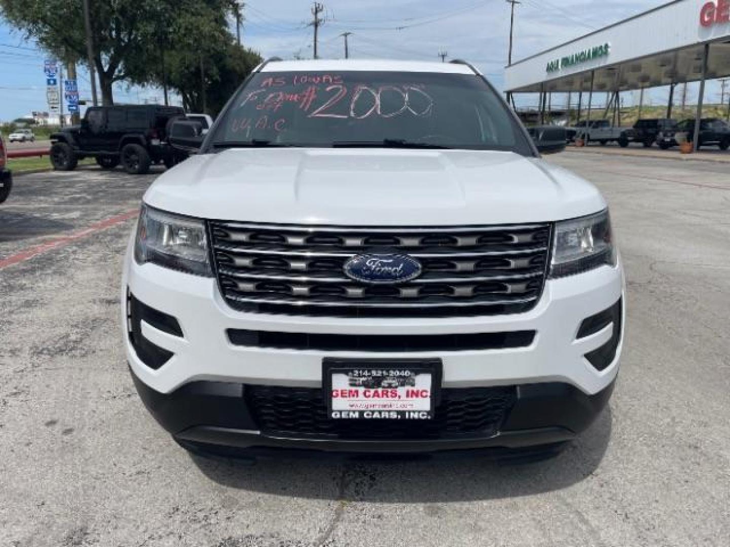 2017 Oxford White Ford Explorer Base FWD (1FM5K7B80HG) with an 3.5L V6 DOHC 24V engine, 6-Speed Automatic transmission, located at 12182 Garland Rd, Dallas, TX, 75218, (214) 521-2040, 0.000000, 0.000000 - Photo#4