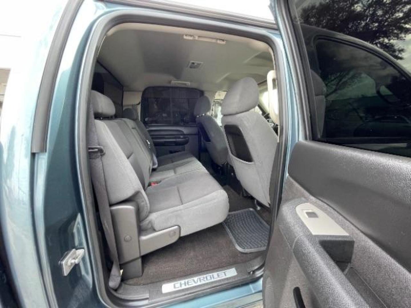 2009 Blue Granite Metalli Chevrolet Silverado 1500 LT1 Crew Cab 2WD (3GCEC23J09G) with an 5.3L V8 OHV 16V engine, 6-Speed Automatic transmission, located at 12182 Garland Rd, Dallas, TX, 75218, (214) 521-2040, 0.000000, 0.000000 - Photo#7