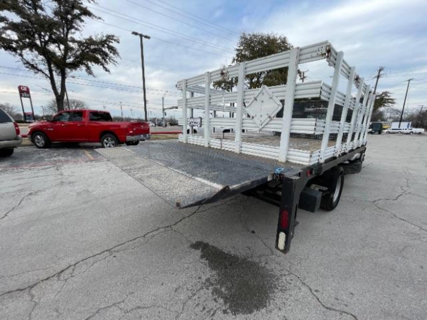 2014 Oxford White Ford F-350 SD XL DRW 2WD (1FDRF3G63EE) with an 6.2L V8 OHV 16V engine, 6-Speed Automatic transmission, located at 12182 Garland Rd, Dallas, TX, 75218, (214) 521-2040, 0.000000, 0.000000 - Photo#4