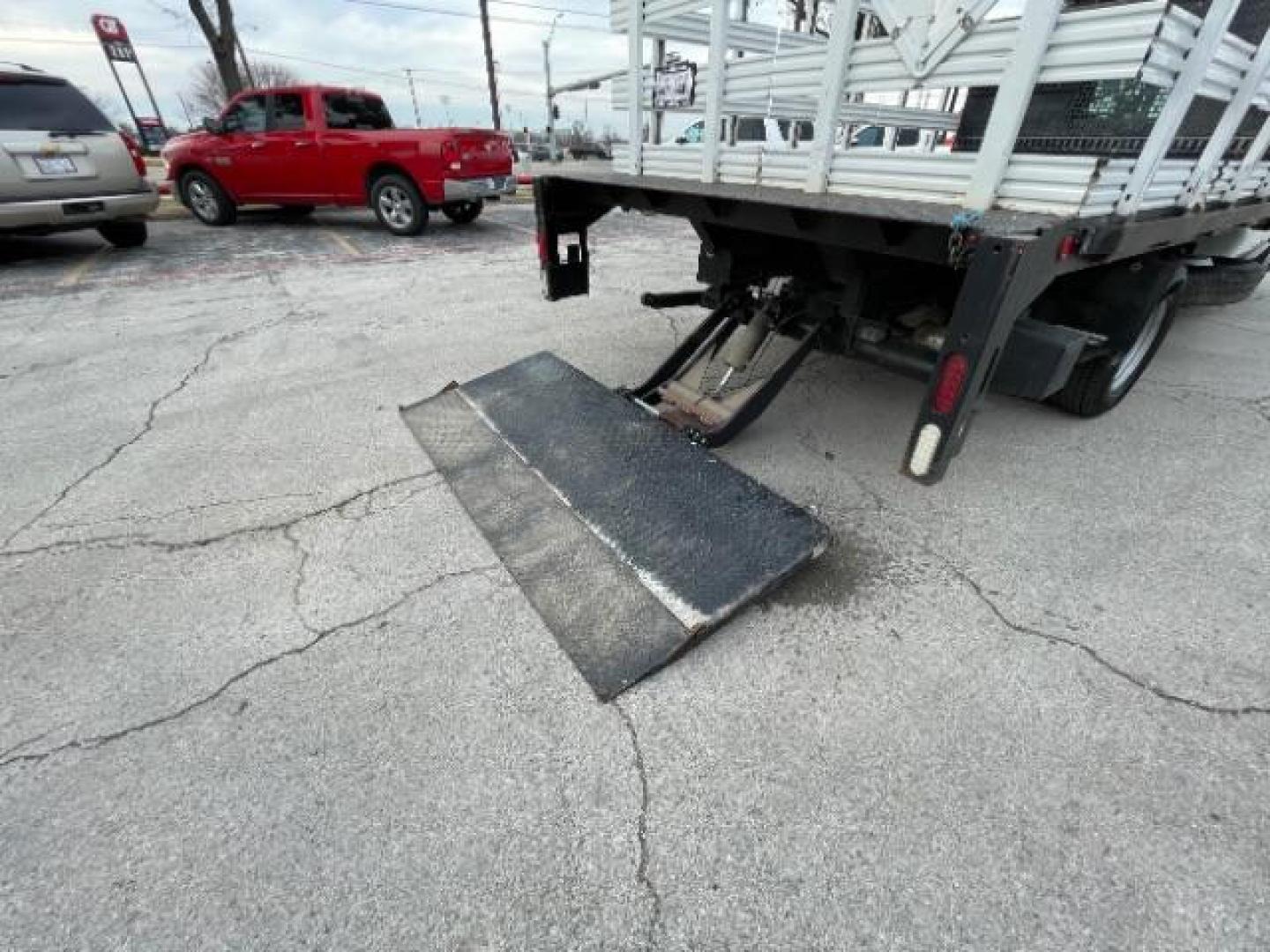 2014 Oxford White Ford F-350 SD XL DRW 2WD (1FDRF3G63EE) with an 6.2L V8 OHV 16V engine, 6-Speed Automatic transmission, located at 12182 Garland Rd, Dallas, TX, 75218, (214) 521-2040, 0.000000, 0.000000 - Photo#12