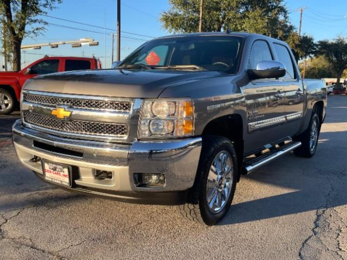 2013 Graystone Metallic Chevrolet Silverado 1500 LT Crew Cab 4WD (3GCPKSE76DG) with an 5.3L V8 OHV 16V FFV engine, located at 12182 Garland Rd, Dallas, TX, 75218, (214) 521-2040, 0.000000, 0.000000 - Photo#4