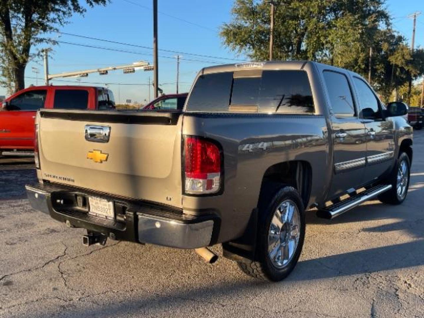 2013 Graystone Metallic Chevrolet Silverado 1500 LT Crew Cab 4WD (3GCPKSE76DG) with an 5.3L V8 OHV 16V FFV engine, located at 12182 Garland Rd, Dallas, TX, 75218, (214) 521-2040, 0.000000, 0.000000 - Photo#6