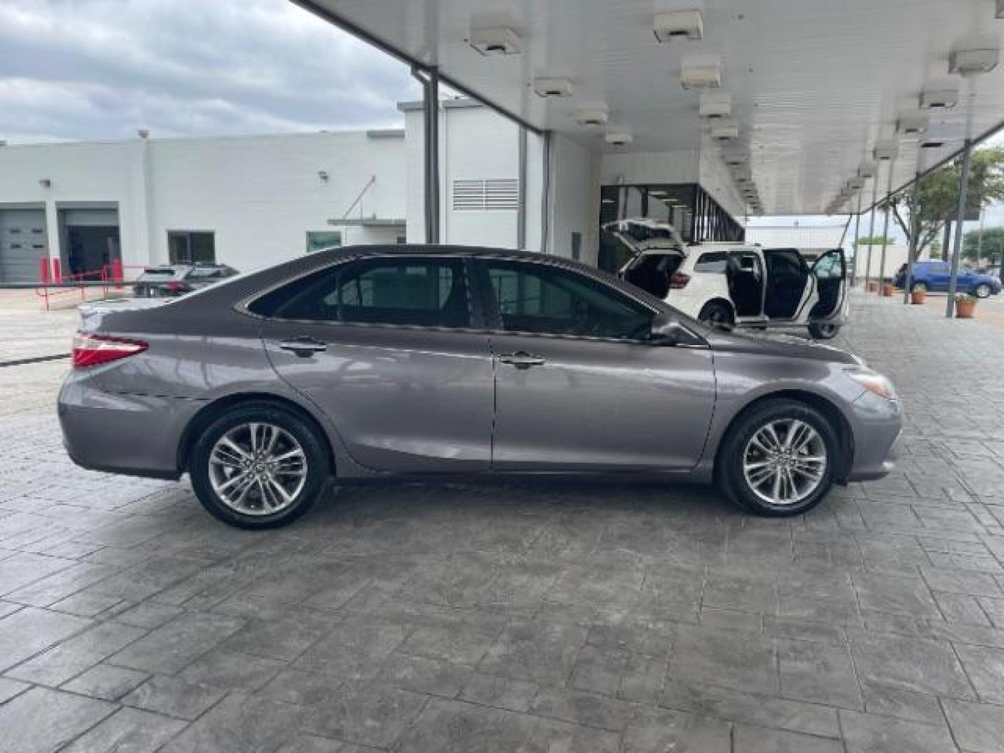 2017 Cosmic Gray Mica Toyota Camry SE (4T1BF1FK8HU) with an 2.5L L4 DOHC 16V engine, 6-Speed Automatic transmission, located at 12182 Garland Rd, Dallas, TX, 75218, (214) 521-2040, 0.000000, 0.000000 - Photo#9