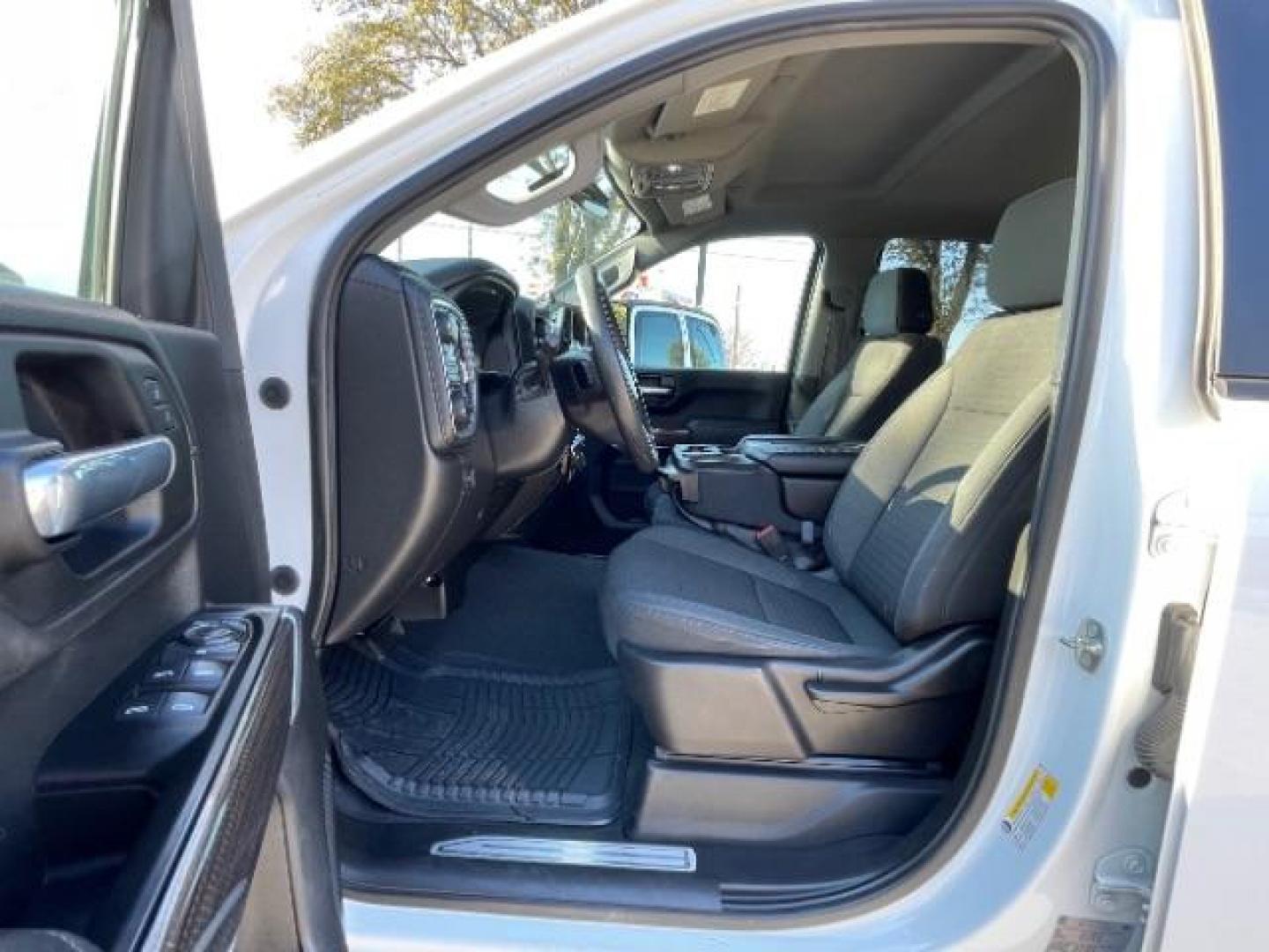 2021 White /Jet Black, cloth Chevrolet Silverado 2500HD LT Crew Cab Short Bo (1GC1YNEY9MF) with an 6.6L V8 OHV 16V DIES engine, 6-Speed Automatic transmission, located at 12182 Garland Rd, Dallas, TX, 75218, (214) 521-2040, 0.000000, 0.000000 - Photo#17