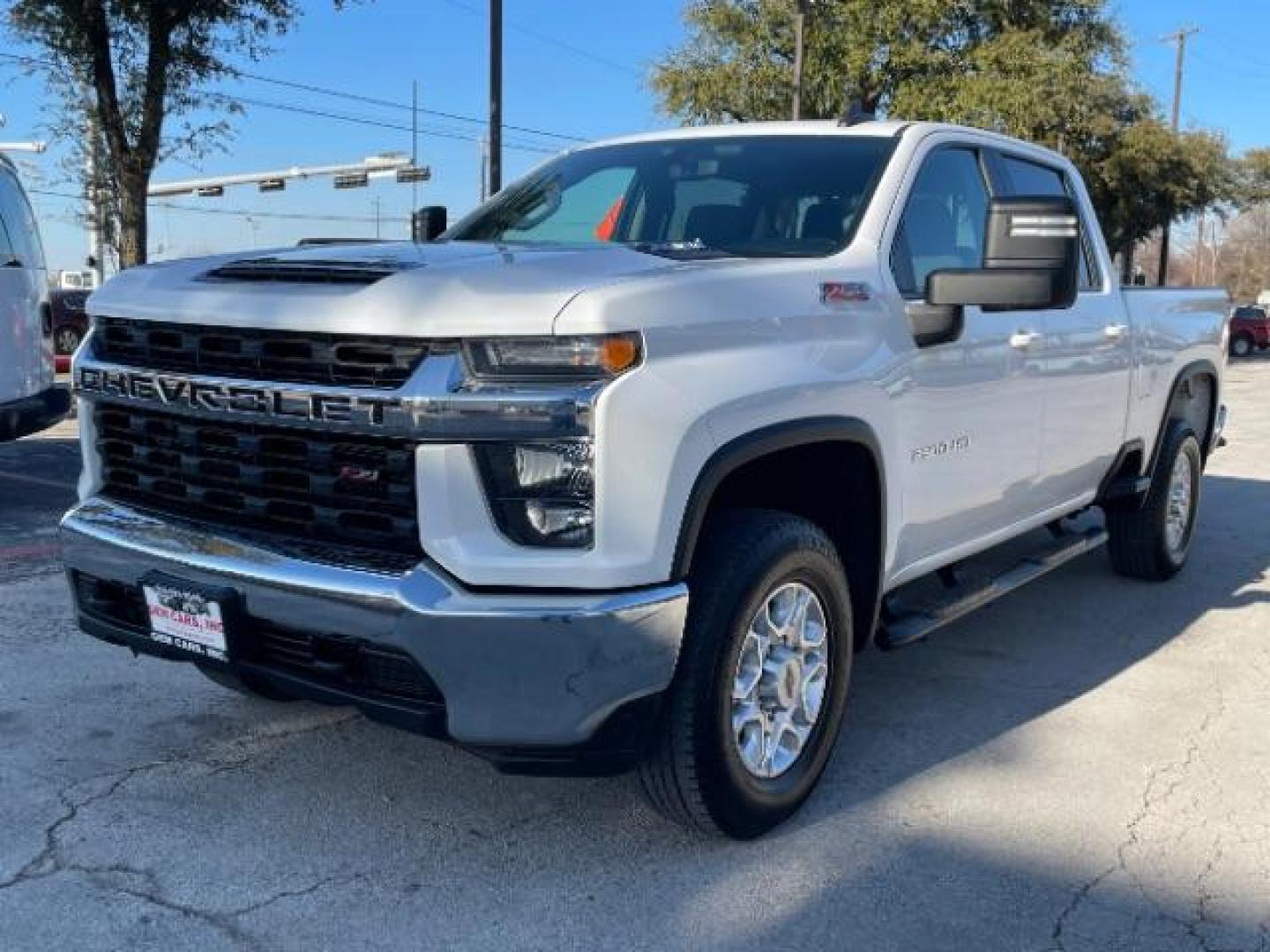 2021 White /Jet Black, cloth Chevrolet Silverado 2500HD LT Crew Cab Short Bo (1GC1YNEY9MF) with an 6.6L V8 OHV 16V DIES engine, 6-Speed Automatic transmission, located at 12182 Garland Rd, Dallas, TX, 75218, (214) 521-2040, 0.000000, 0.000000 - Photo#4