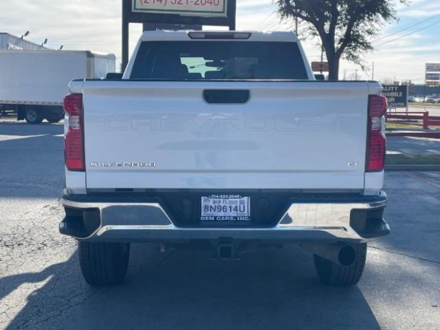 2021 White /Jet Black, cloth Chevrolet Silverado 2500HD LT Crew Cab Short Bo (1GC1YNEY9MF) with an 6.6L V8 OHV 16V DIES engine, 6-Speed Automatic transmission, located at 12182 Garland Rd, Dallas, TX, 75218, (214) 521-2040, 0.000000, 0.000000 - Photo#5