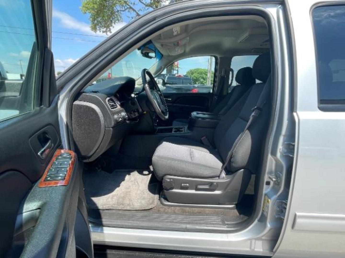 2013 Quicksilver Metallic /Ebony Cloth Interior GMC Yukon XL SLE-1 1/2 Ton 4WD (1GKS2HE74DR) with an 5.3L V8 OHV 16V FFV engine, 6-Speed Automatic transmission, located at 12182 Garland Rd, Dallas, TX, 75218, (214) 521-2040, 0.000000, 0.000000 - Photo#15