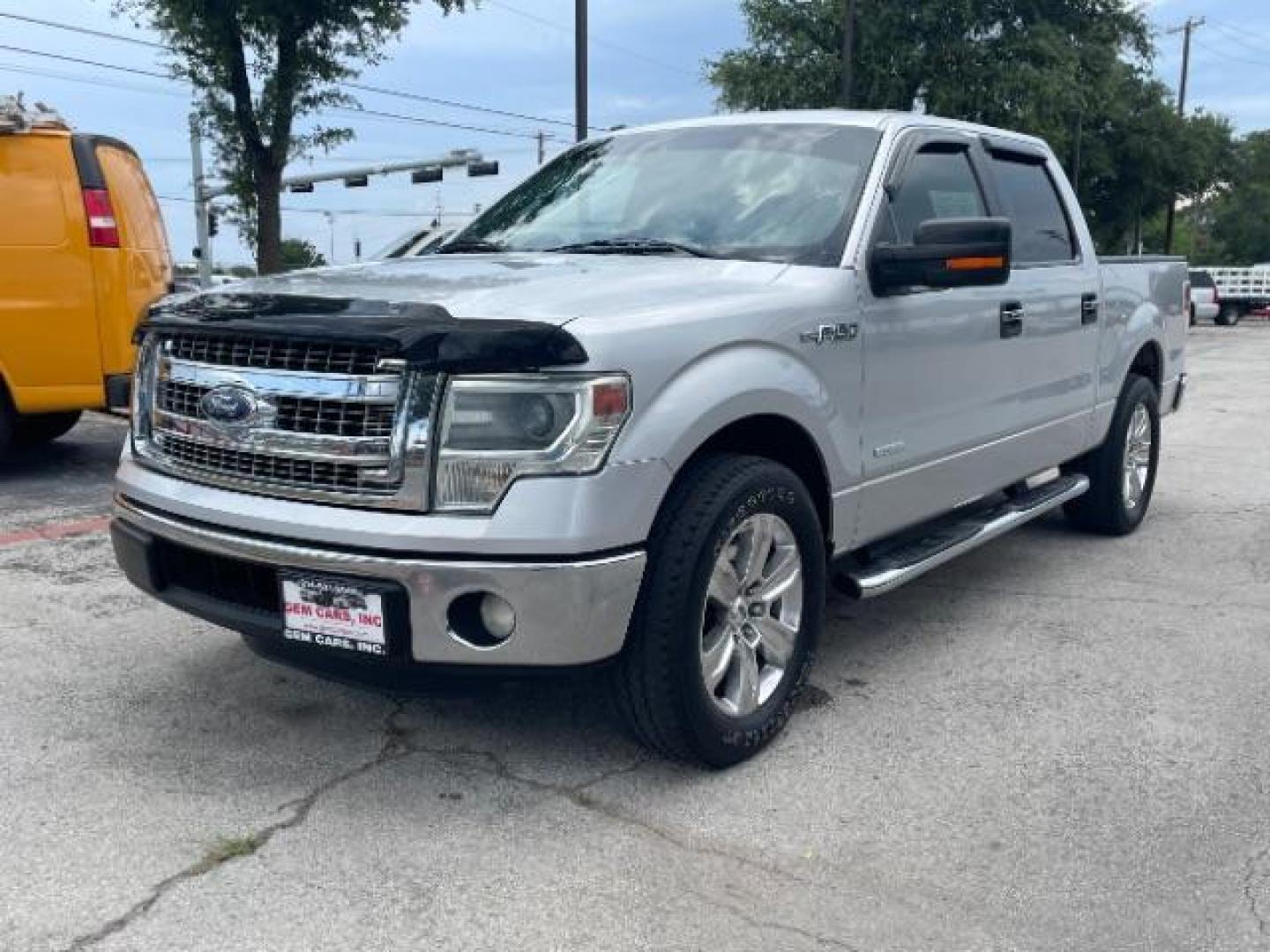 2014 Ingot Silver Metallic Ford F-150 XLT SuperCrew 5.5-ft. Bed 2WD (1FTFW1CTXEK) with an 3.5L V6 TURBO engine, 6-Speed Automatic transmission, located at 12182 Garland Rd, Dallas, TX, 75218, (214) 521-2040, 0.000000, 0.000000 - Photo#4