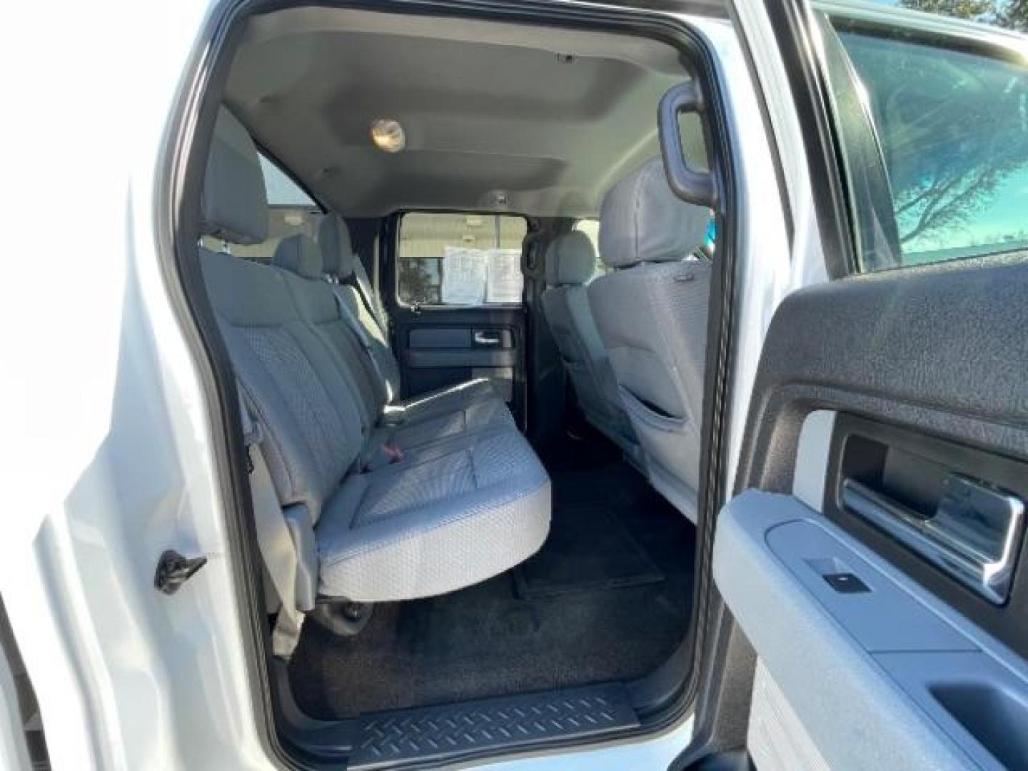 2014 Oxford White Ford F-150 XLT SuperCrew 5.5-ft (1FTFW1EF6EK) with an 5.0L V8 engine, 6-Speed Automatic transmission, located at 12182 Garland Rd, Dallas, TX, 75218, (214) 521-2040, 0.000000, 0.000000 - Photo#9